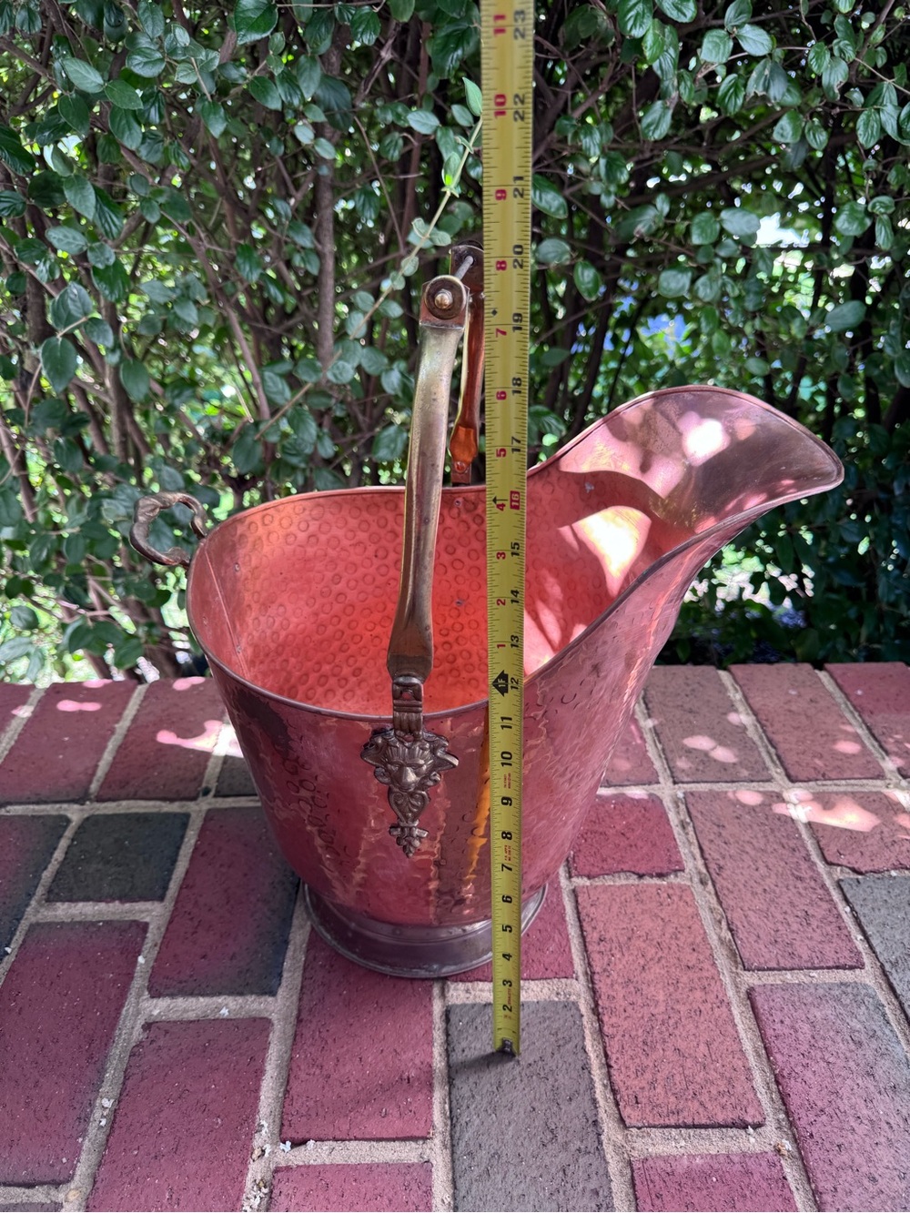 Antique Hammered Copper Helmet Coal Scuttle Brass Lion Head Fireplace Bucket - Picture 14 of 16